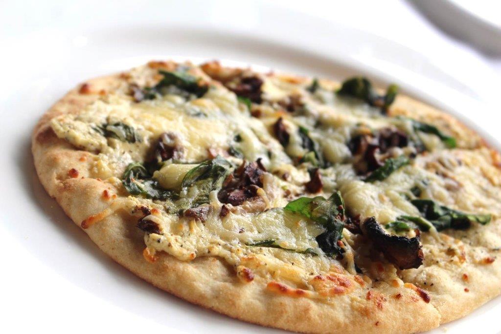 Barnsley-Resort-Recap-Girls-Getaway-Atlanta-Bloggers-Clubhouse-Lunch-pizza