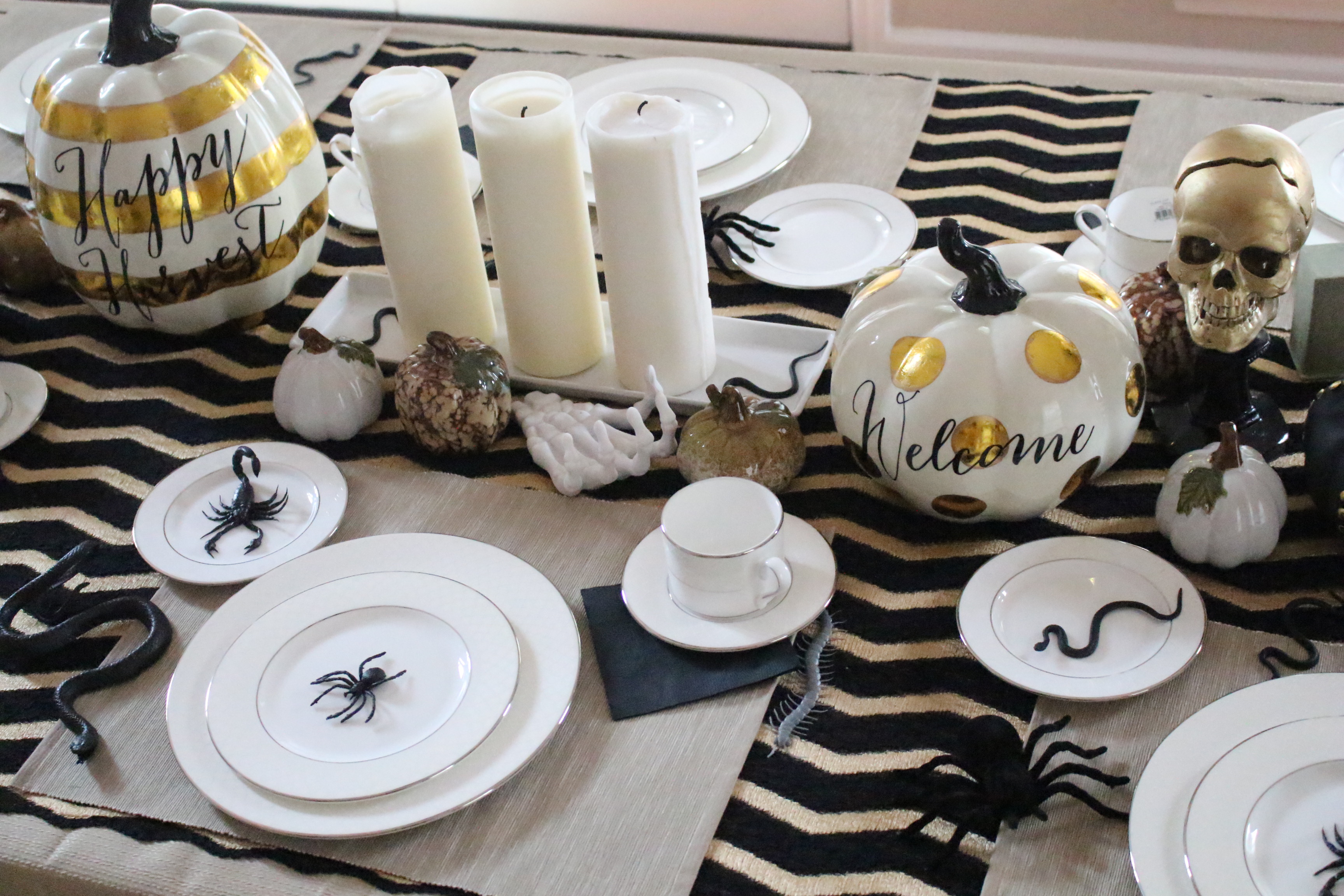 halloween-tablescape-black-gold-6
