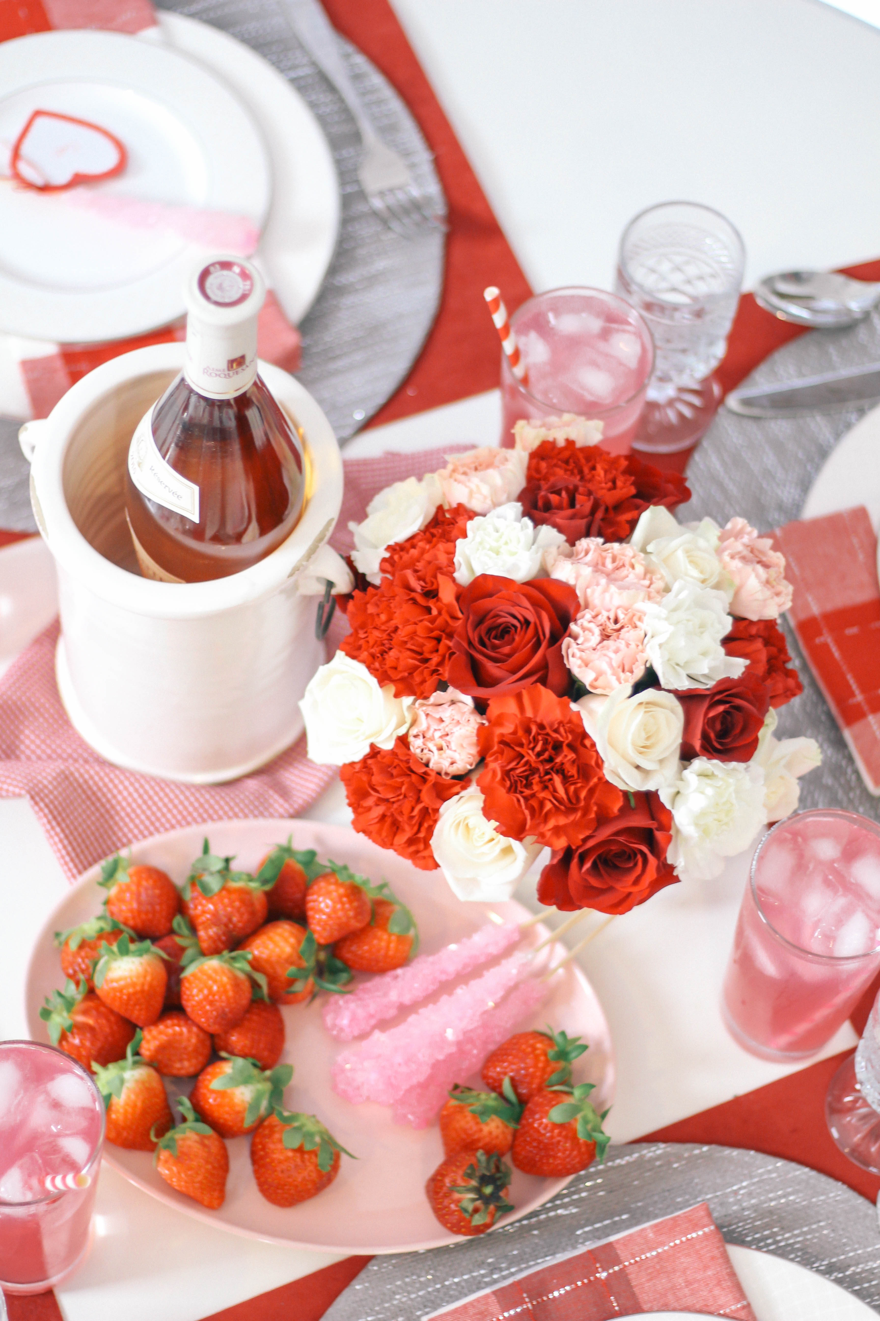 Valentines-Day-Tablescape-Decor-Ideas-23