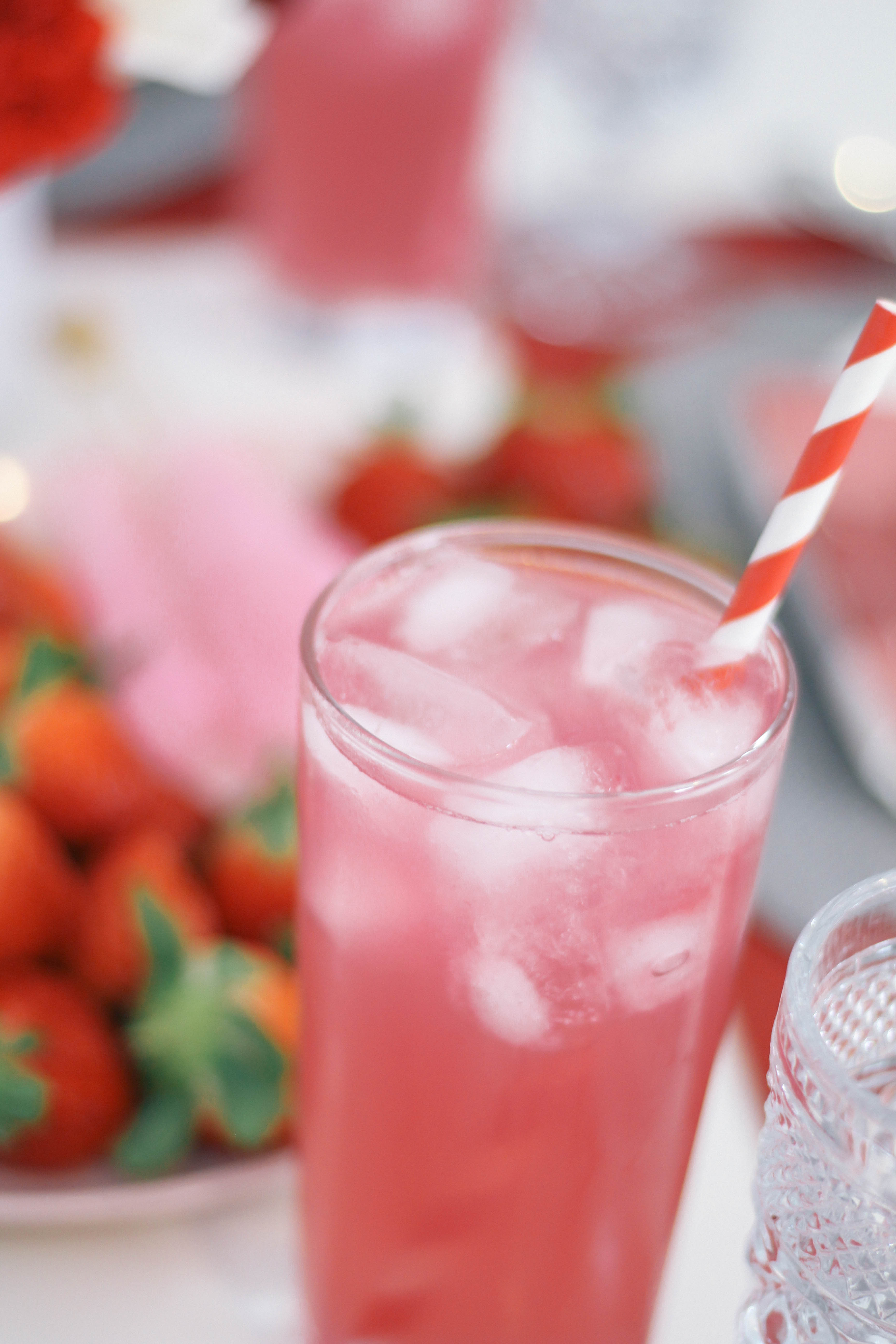 Valentines-Day-Tablescape-Decor-Ideas-pink-drink