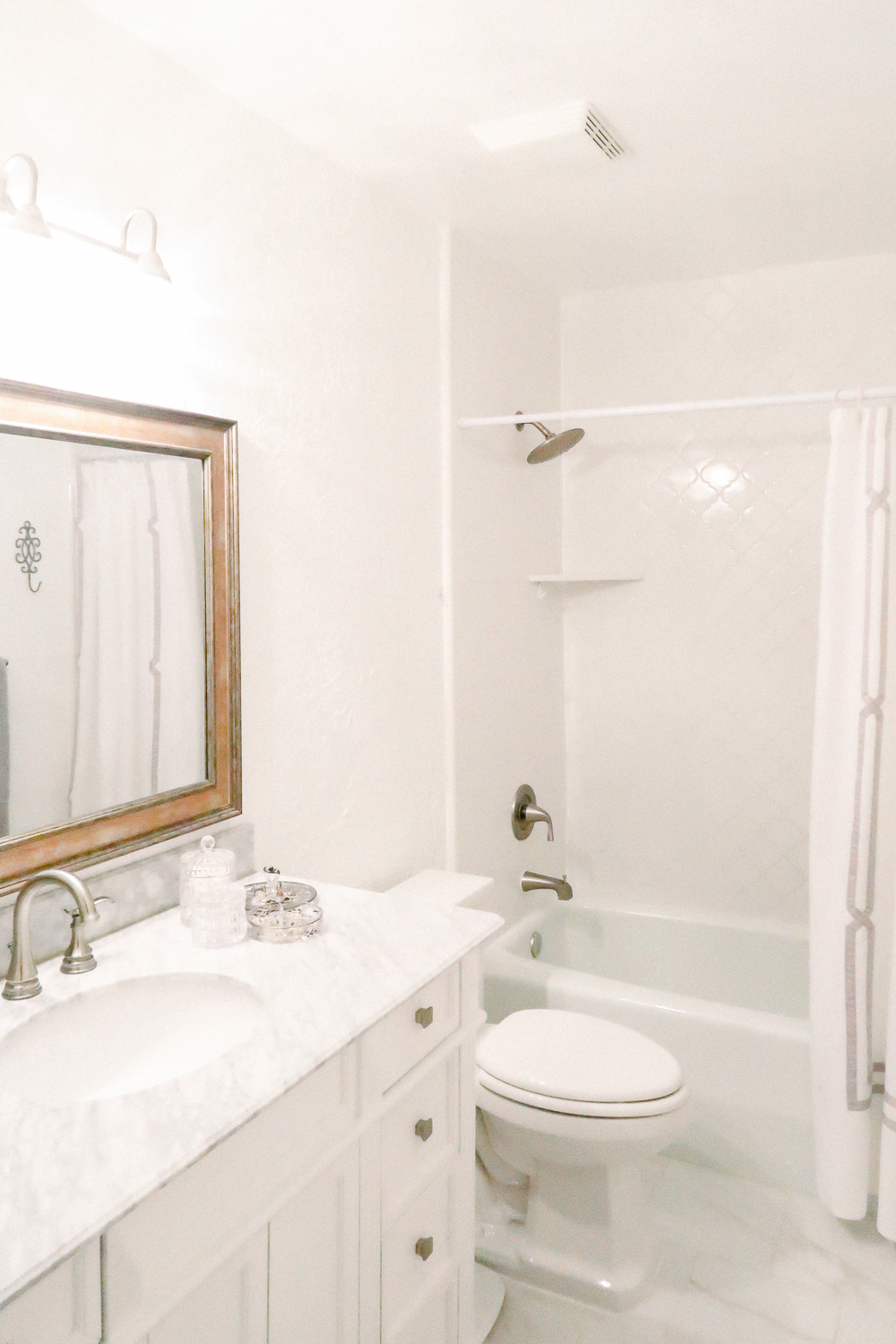 Bright-White-Bathroom-Makeover-19