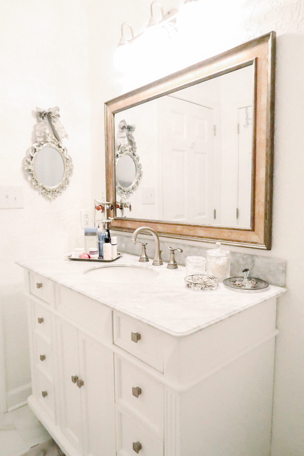 Bright-White-Bathroom-Makeover-2