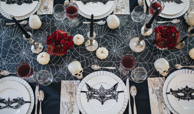 Elegant-Halloween-Red-Black-Tablescape-0V7A0540