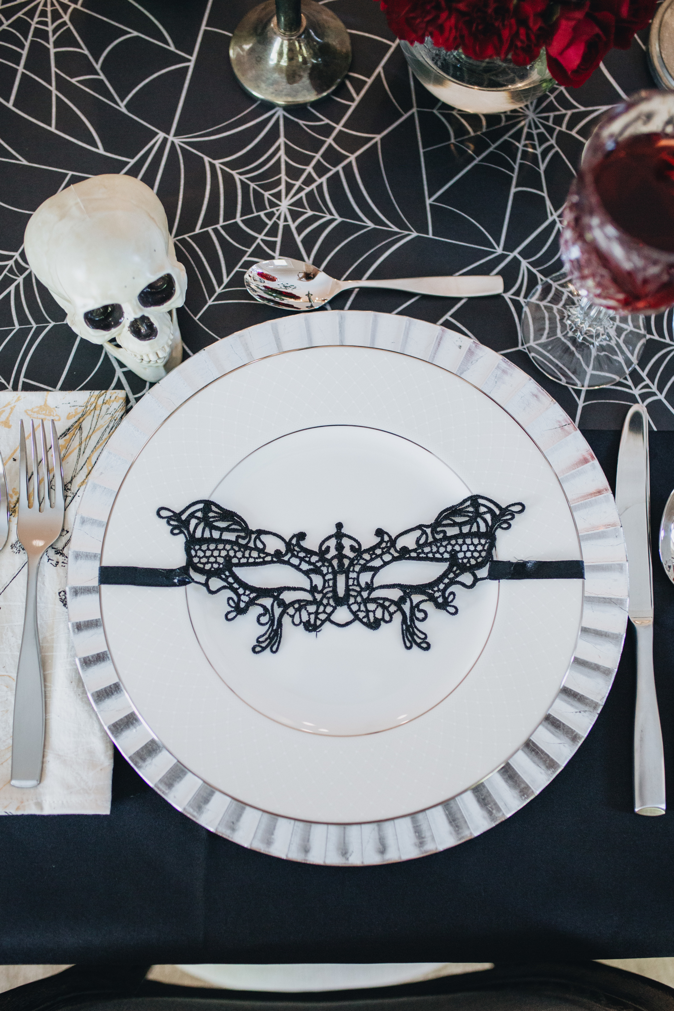 Elegant-Halloween-Red-Black-Tablescape-Masks0V7A0490