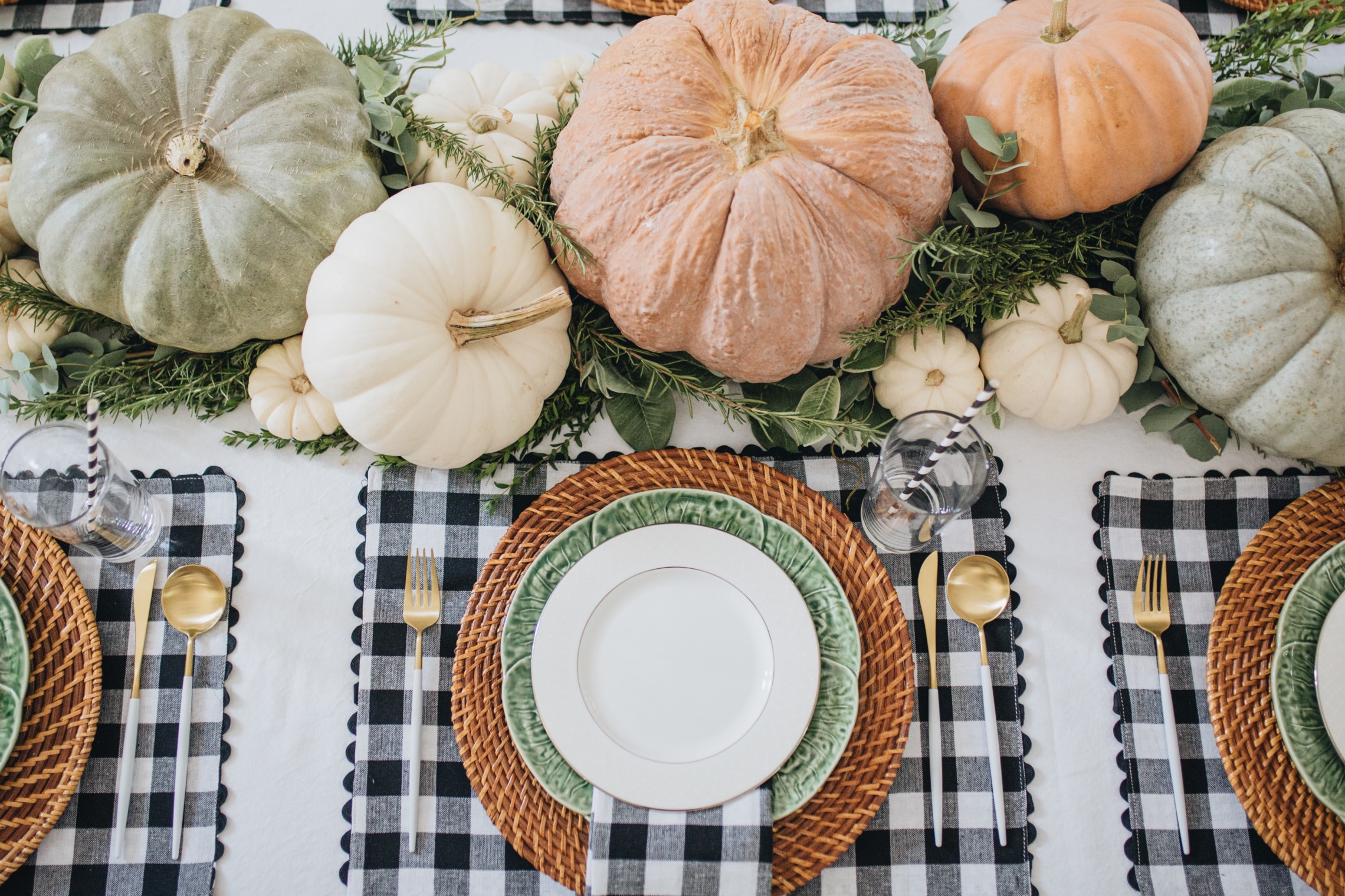 Fall-Neutral-Tablescape-Gingham-black&white-11