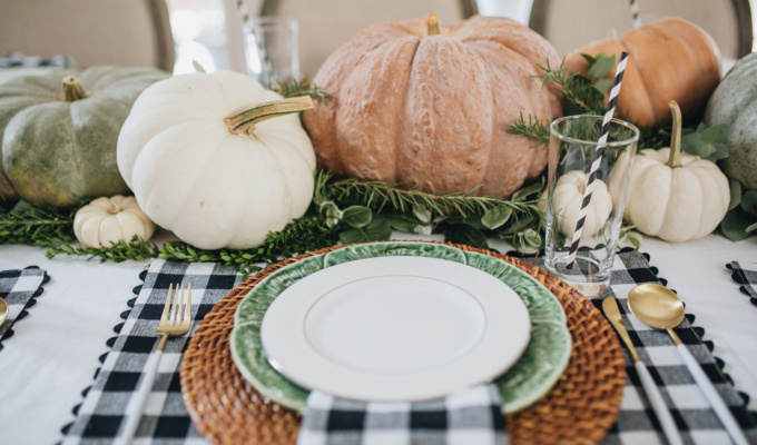 Fall-Neutral-Tablescape-Gingham-black&white-15