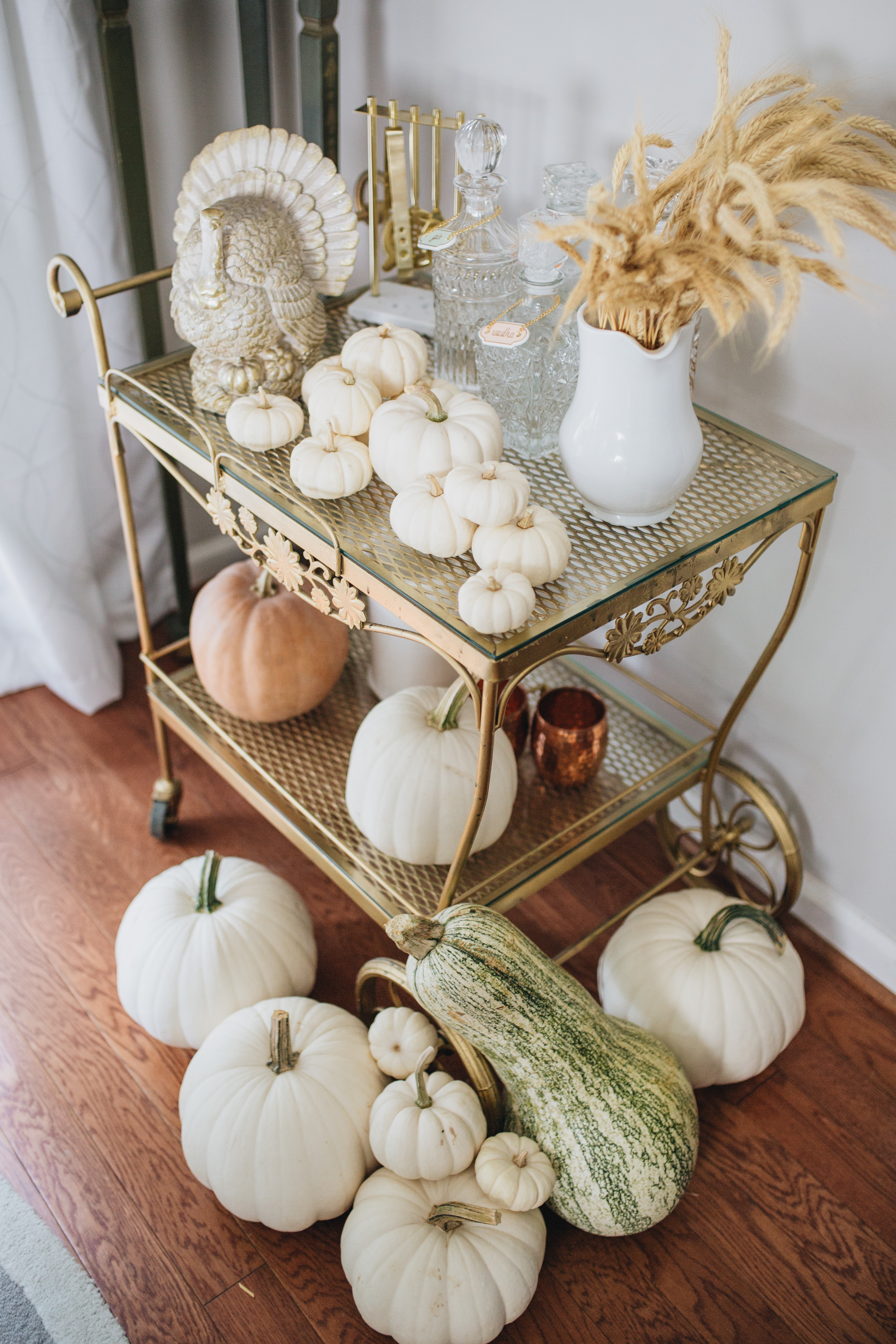 Thanksgiving-Harvest-Tablescape-Design-Fall-Bar-Cart-Pumpkins-1