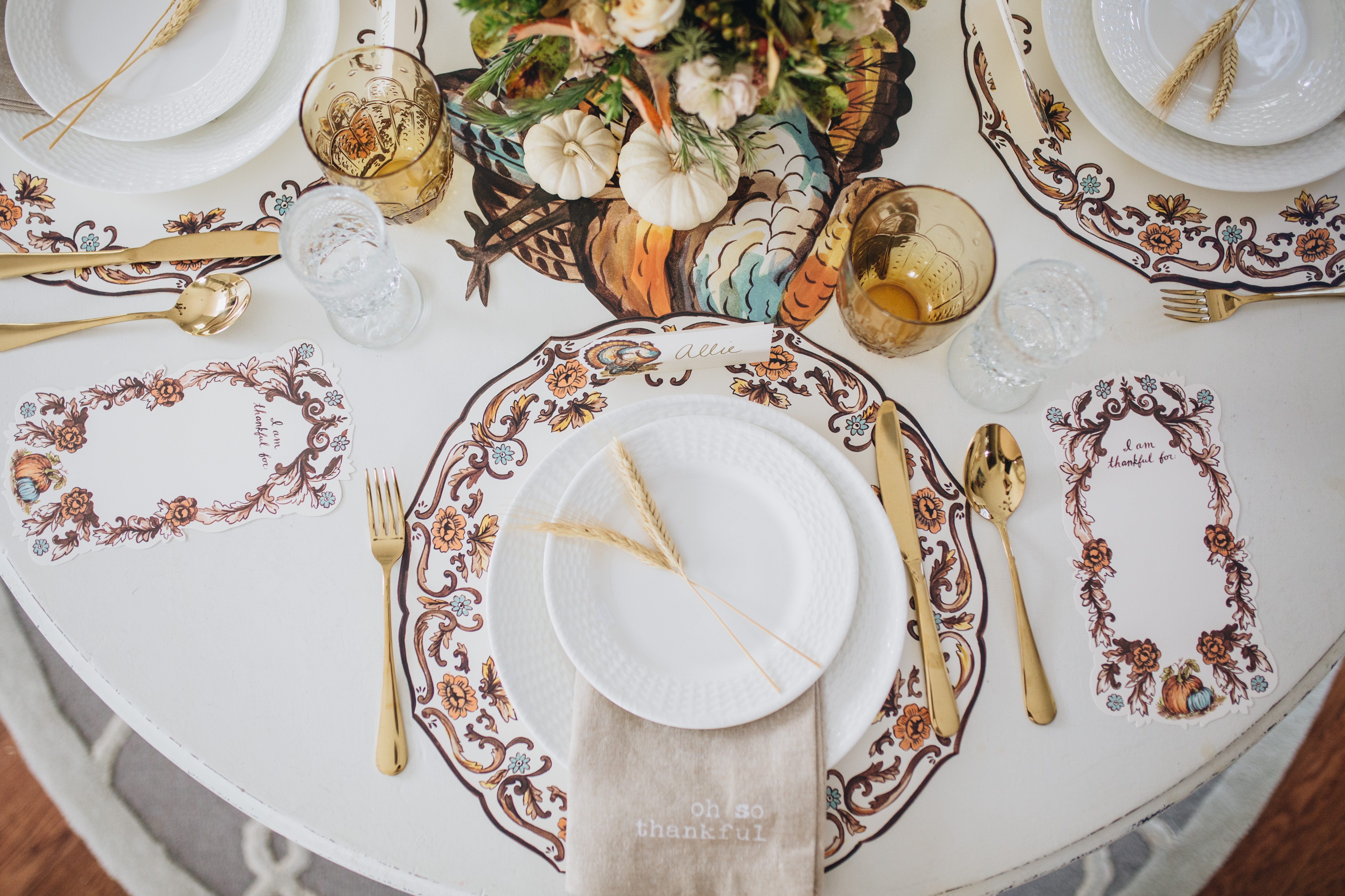 https://www.peachfullychic.com/wp-content/uploads/2018/11/Thanksgiving-Harvest-Tablescape-Design-Fall-Place-Setting-5.jpg