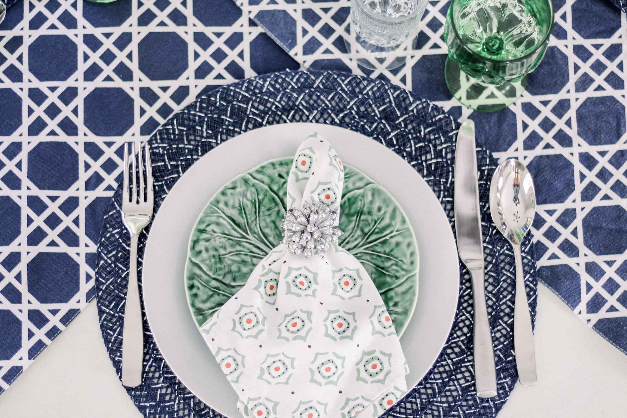 Blue_and Green_Place_Setting_Tablescape_Tips